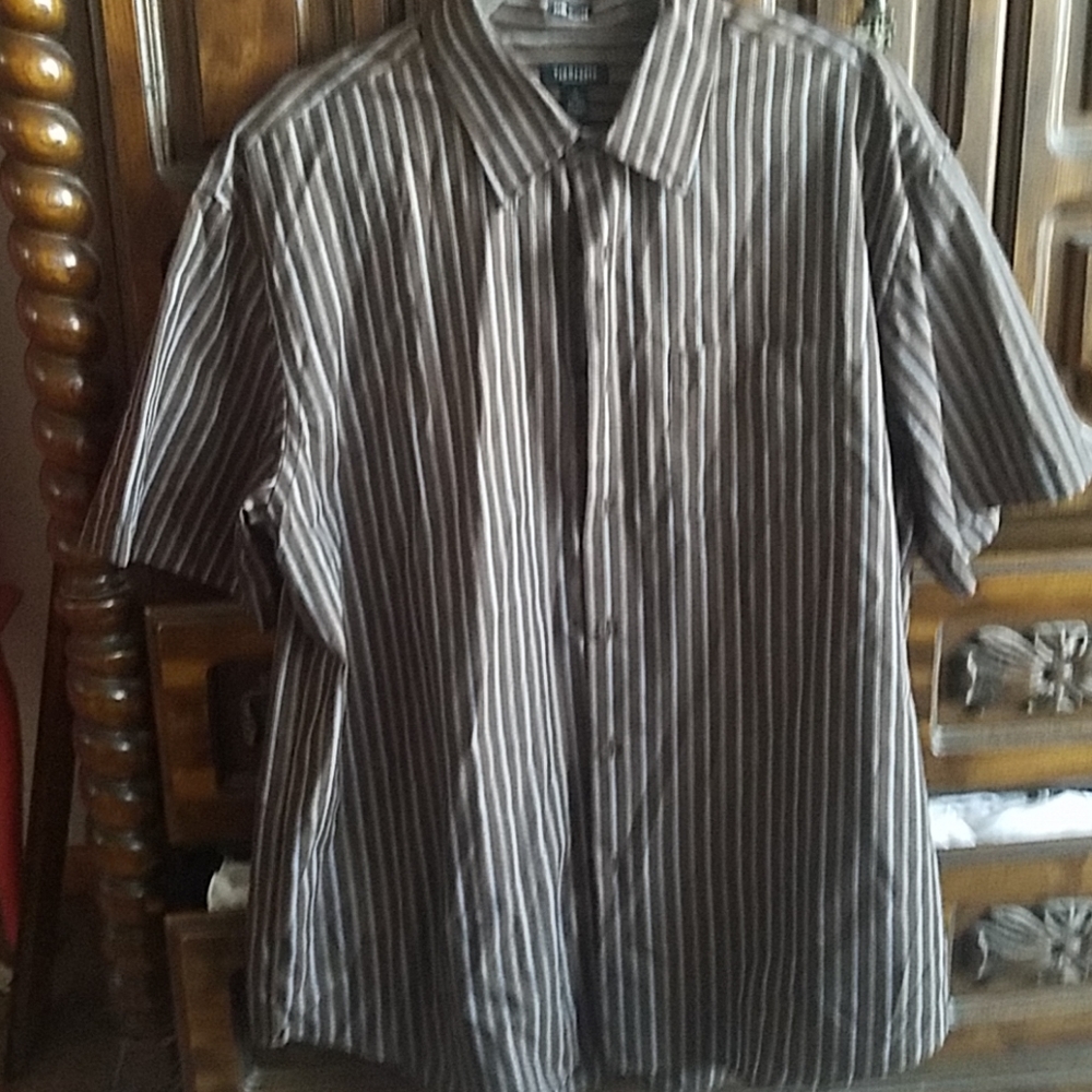Nwot short sleeve button down shirt